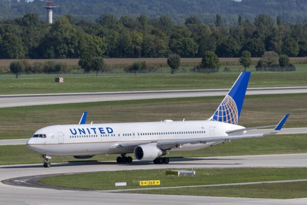 united-airlines-5249634_1280