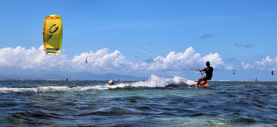 Бали закрыт _Bali_kite surfing 1778293_1280