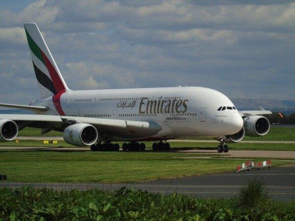 Emirates_aircraft 2285807_640
