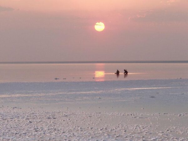 13 замечательных мест в России _озеро Эльтон закат