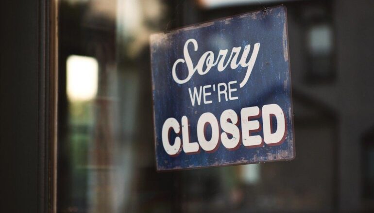 ограничения на новогодние праздники _ресторан закрыт _tim mossholder C8jNJslQM3A unsplash