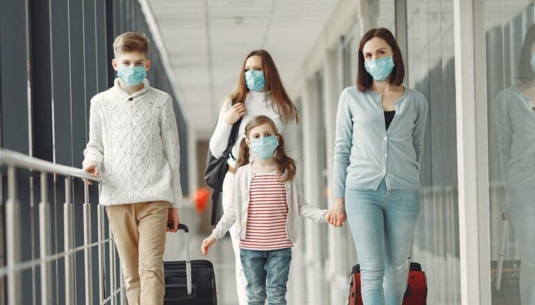 otkrytie aviasoobscheniya people in airport are wearing masks to protect themselves from virus e1610961532154