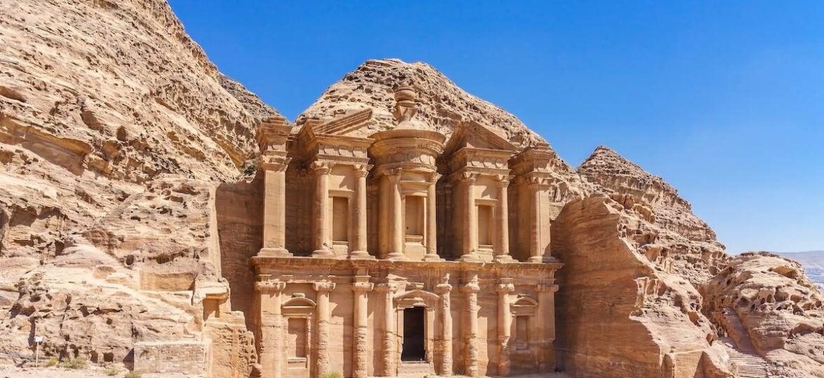 pravila vezda v iordaniyu famous facade ad deir ancient city petra jordan monastery ancient city petra