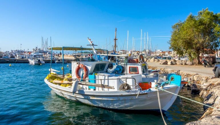 Греция свои ковид-паспорта _ Greece+old-fishing-boat