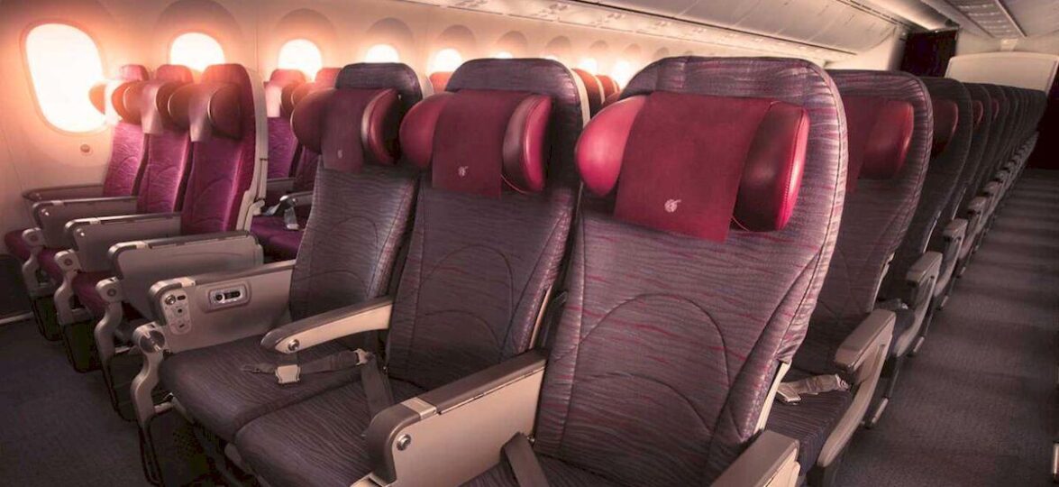qatar airways vozobnovlyaet reysy h1 b787 economy seat row
