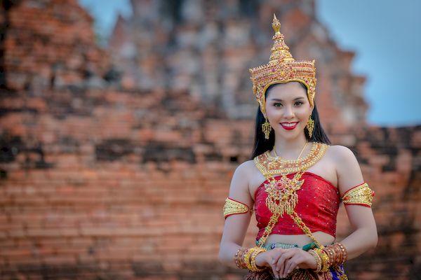 Таиланд сокращает карантин _women-thailand-traditional