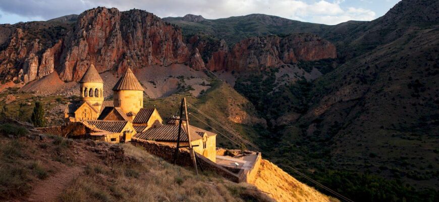 Армения в мае 2021_туры из Москвы в Ереван на праздники_armenian-monastery