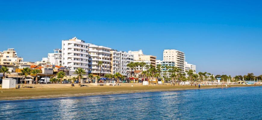Кипр в мае 2021 года _beach-larnaka-city-cyprus
