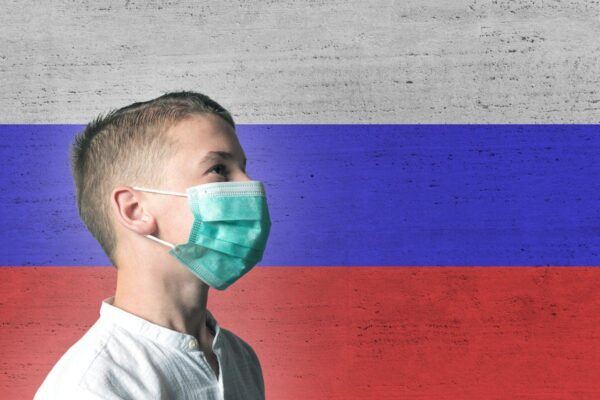 Правила въезда в Россию из-за границы с 7 июля 2021 года_boy-medical-mask