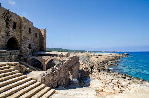 въезд на Кипр 2021_Ruins of a castle in Cyprus