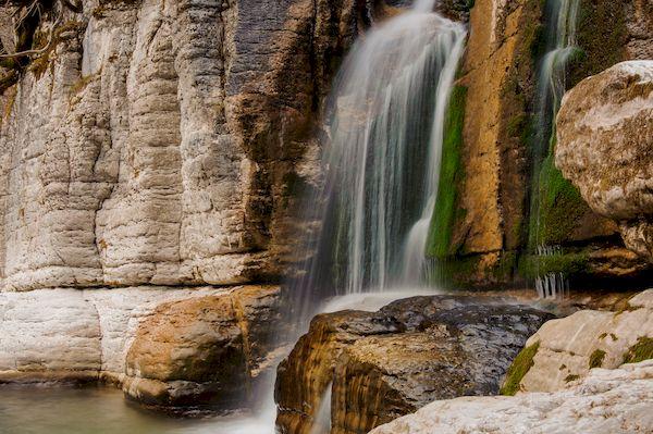 Сухопутные границы Грузии _Beautiful waterfall flowing down the high rock in Martvili canyon