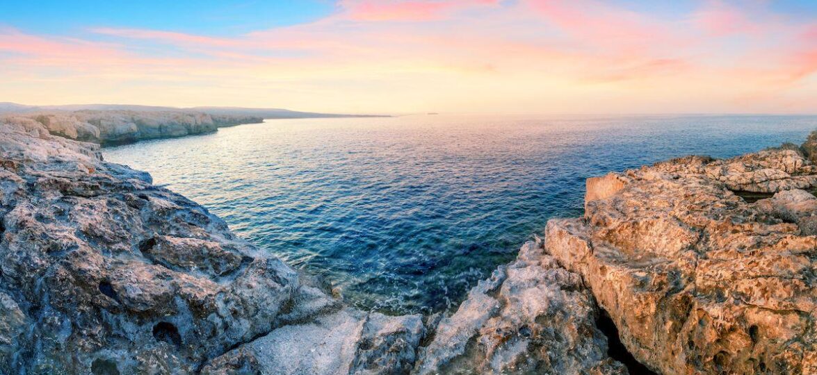 Туры на Кипр из разныз городов _Bay with turquoise water at Cape Akamas