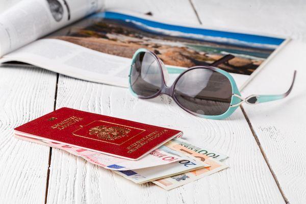 с какими странами открыто авиасообщение из России _Cup of coffee, passports and no name boarding passes. Traveling concept