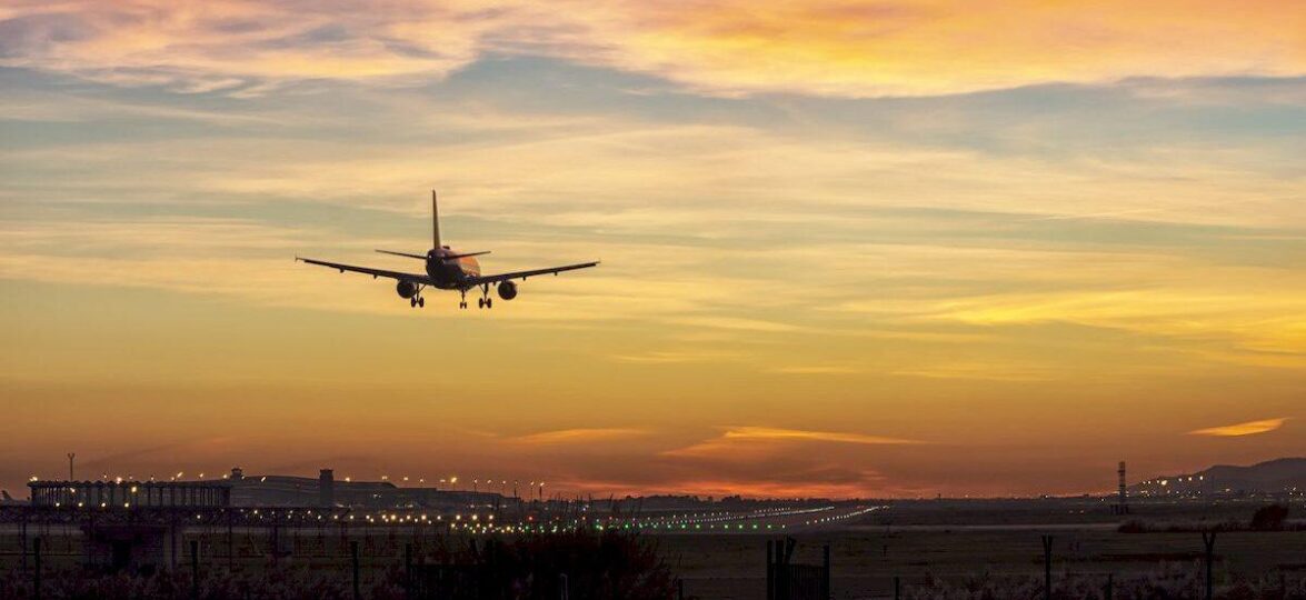 запрет грузопассажирских рейсов на Кипр и в Тунис _Passengers airplane landing to airport runway in beautiful sunset light image