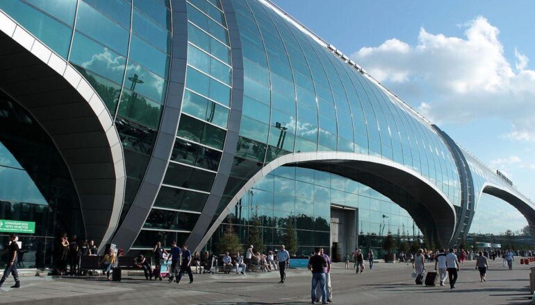Авиабилеты S7 распродажа_август 2021_Domodedovo airport moscow 18 july 2014