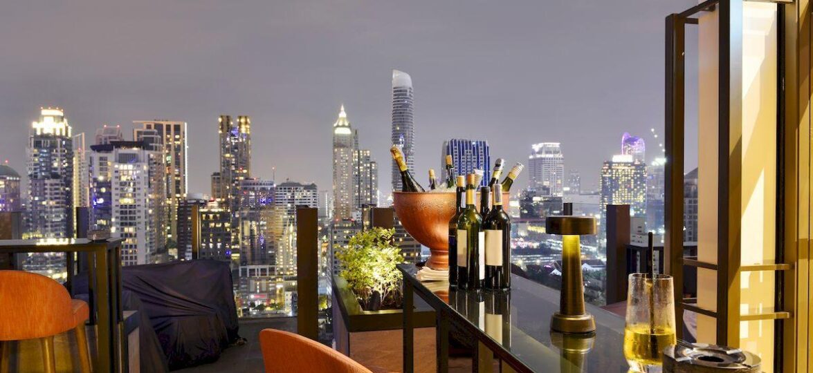 полететь в Таиланд _bangkok city view point from rooftop bar overlooking magnificentcityscape