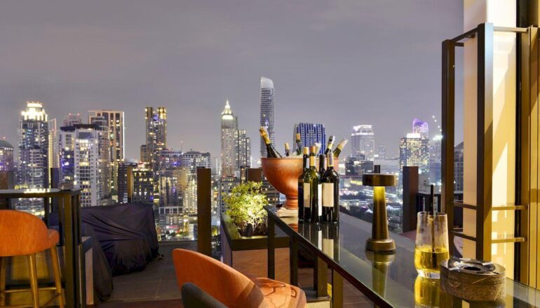 полететь в Таиланд _bangkok city view point from rooftop bar overlooking magnificentcityscape