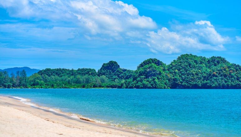 ostrov Langkavi otkroetsya s noyabrya langkawi coast natural landscape tropical beach