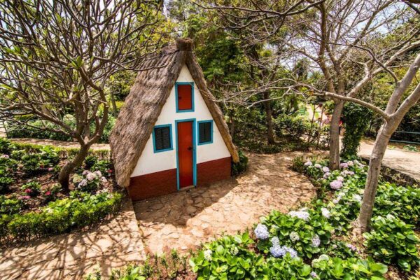 традиционный домик остров Мадейра