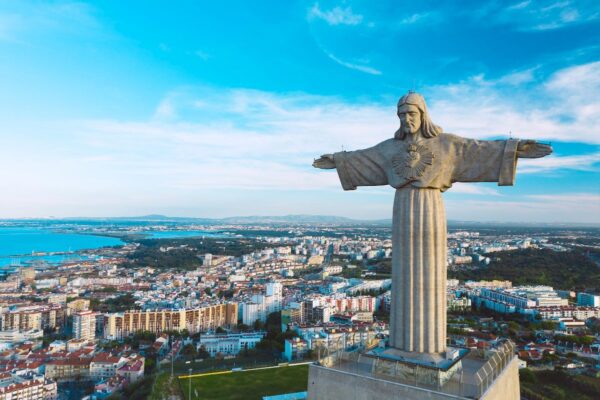 въезд в Португалию в 2022 году_christ statue lisbon city portugal